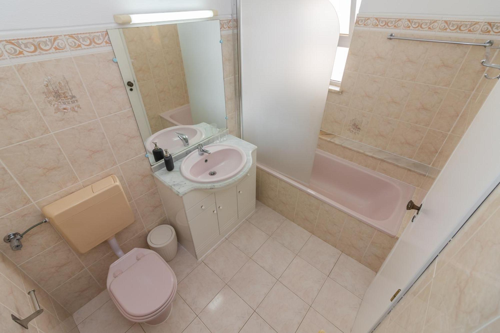 Bb Dona Ana Bed & Breakfast Lagos Exterior photo